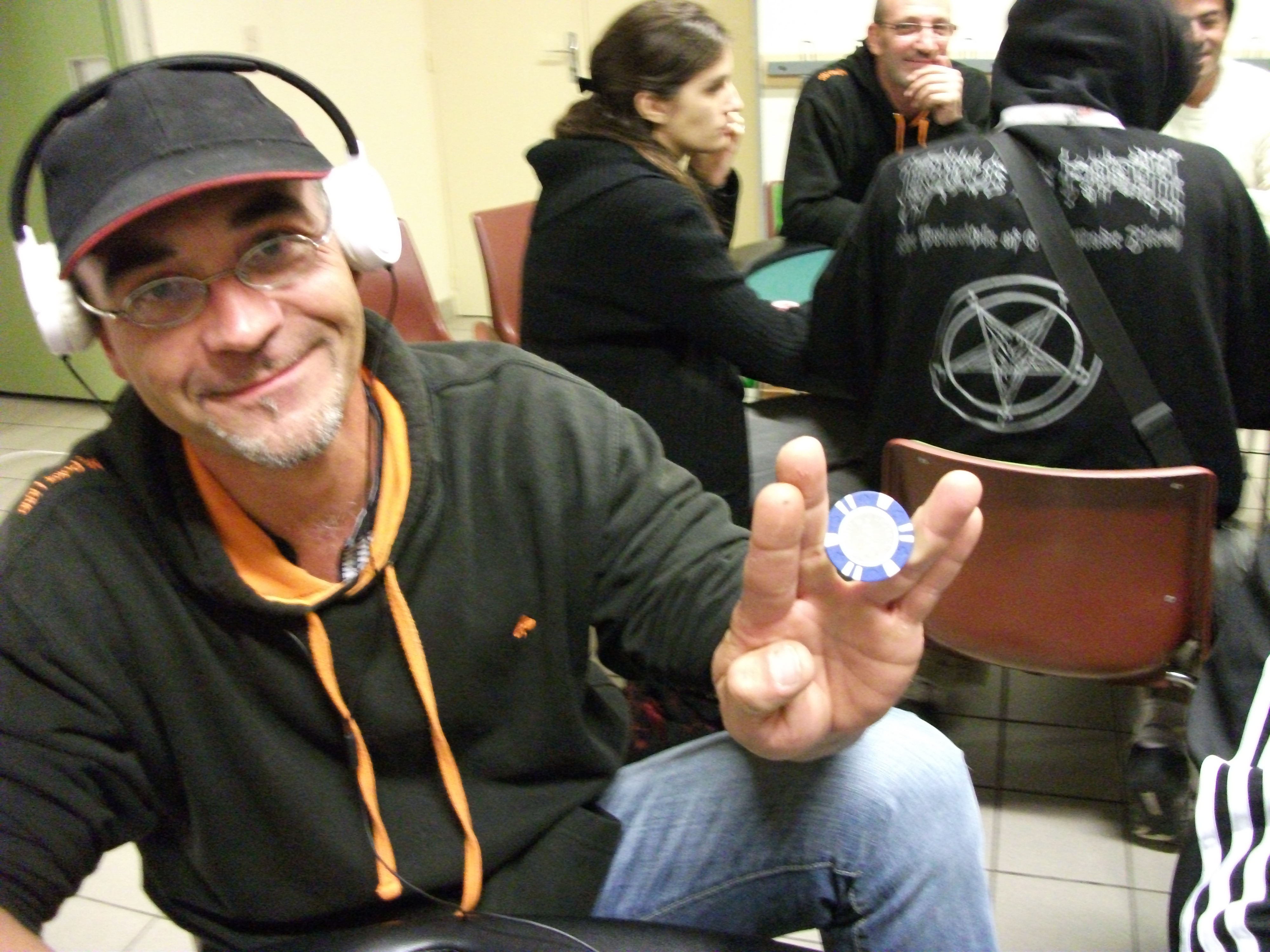 Thierry est plus fort au jonglage qu'au poker.